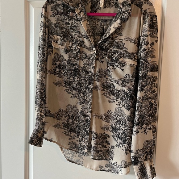 Elan Printed Blouse. - Picture 2 of 3